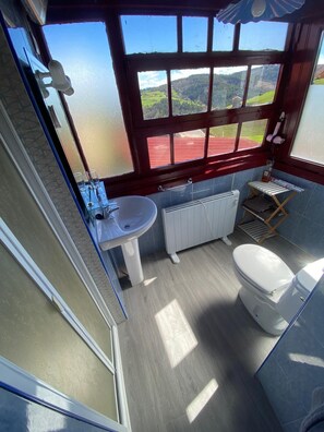 مجففات شعر، مراحيض شطف، مناشف، صابون