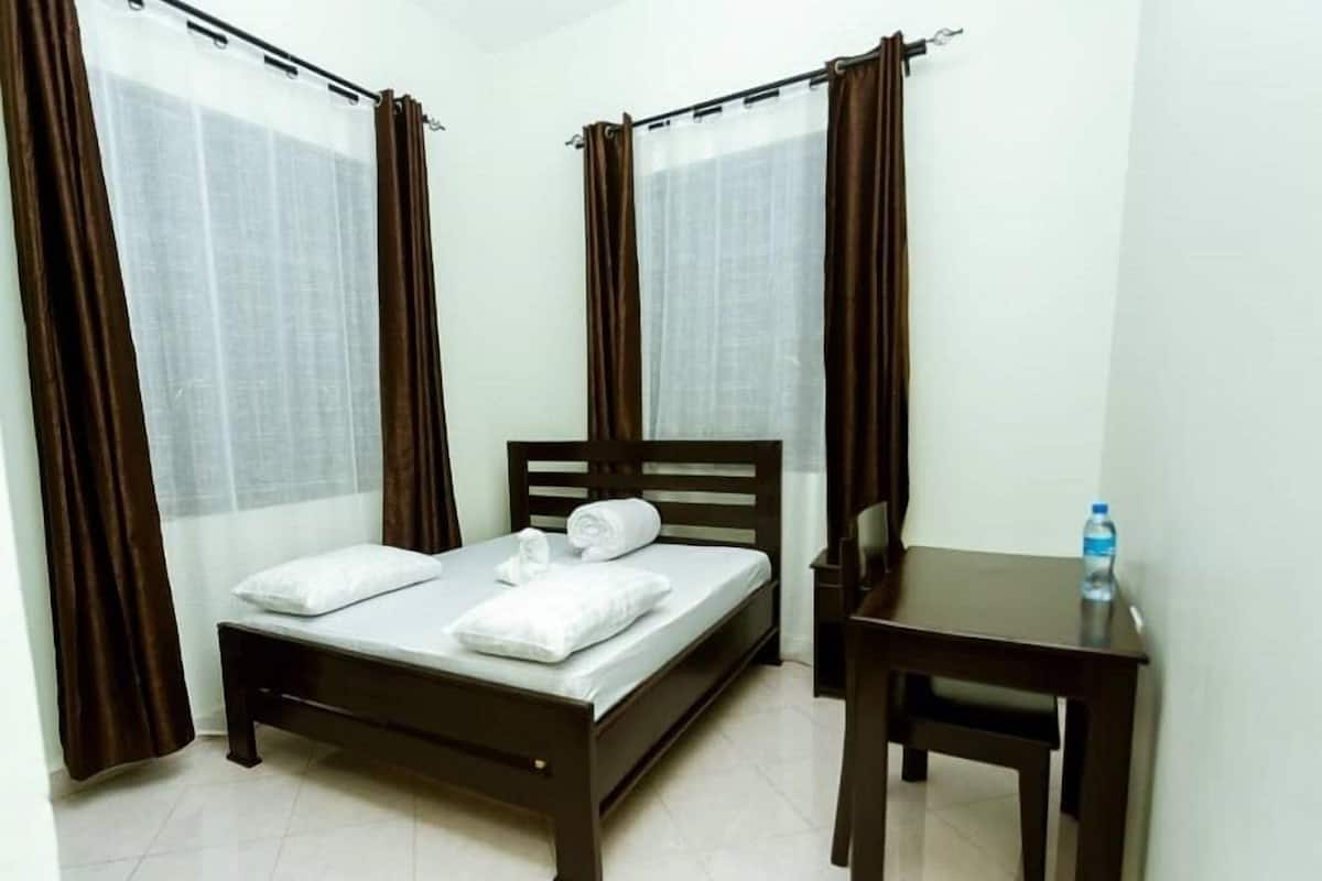 스탠다드 싱글룸, 흡연, 발코니 | 노트북 작업 공간, 다리미/다리미판, 무료 WiFi