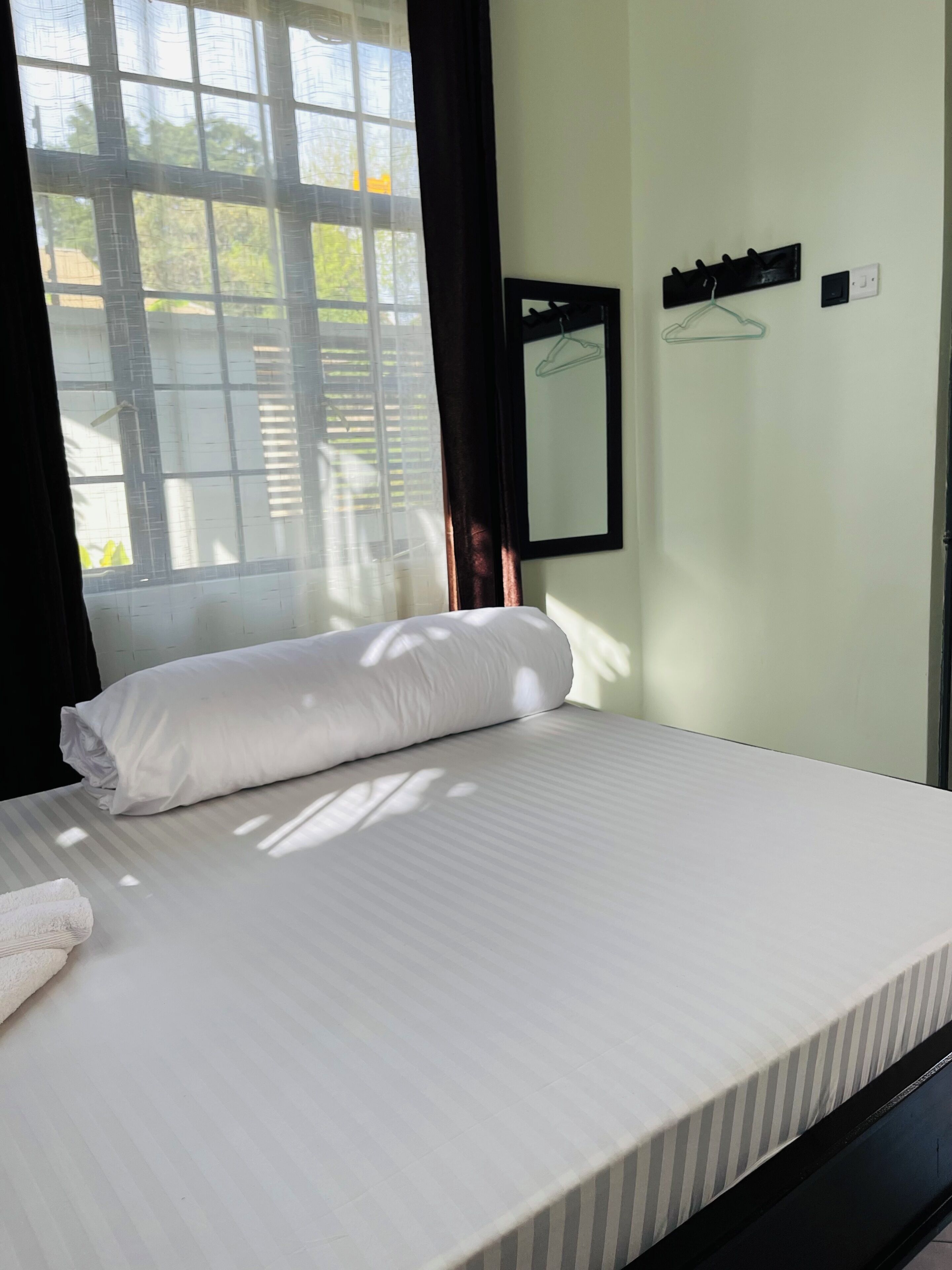 Laptop workspace, iron/ironing board, free WiFi, bed sheets