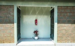 Quarto solteiro standard, para fumantes, sacada | Espaço de trabalho para notebook, ferros/tábuas de passar roupa