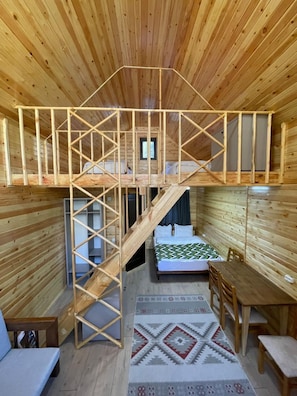 Cottage tiện nghi đơn giản, quang cảnh núi | Khu phòng khách