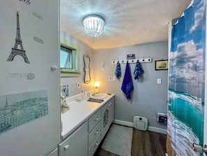 Apartment, 3 Bedrooms, Non Smoking | Bathroom