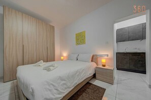 1 bedroom, desk, iron/ironing board, travel cot - A lovely fully equipped Studio w/ strong WIFI & AC (Msida)