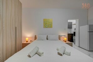 1 bedroom, desk, iron/ironing board, travel cot - A lovely fully equipped Studio w/ strong WIFI & AC (Msida)