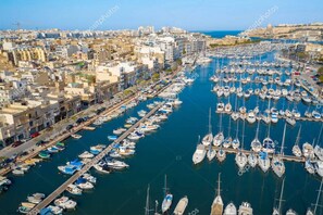Marina - 1BR home with fully amenities, WIFI & AC in Msida (Msida)