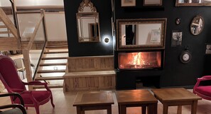 Interior - Chartreuse de Pomier Lodge: "Sainte-Marie de Pomier workshop". (présilly)