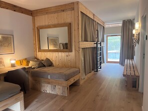 7 bedrooms, iron/ironing board, travel cot, free WiFi - Lodge of the Pomier Abbey: "Sainte-Marie de Pomier lodge". (présilly)