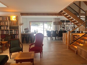 Lobby - Lodge of the Pomier Abbey: "Sainte-Marie de Pomier lodge". (présilly)