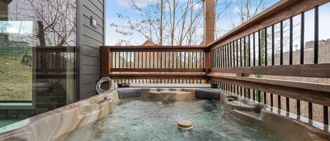 Outdoor spa tub