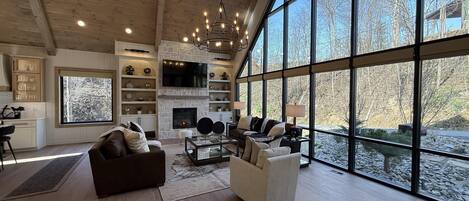 Televisión, chimenea, videojuegos