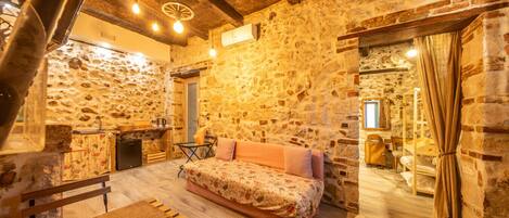 Televisión y chimenea