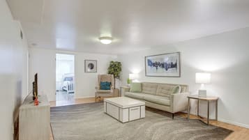 Apartment (2 Bedrooms) | Front of property