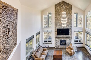 House (5 Bedrooms) | Interior