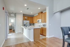 Interior - Extended-stay Ready! Elk Grove Unit w/ Pool Access (Elk Grove)