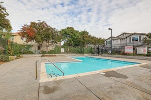Interior - Extended-stay Ready! Elk Grove Unit w/ Pool Access (Elk Grove)