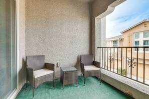 Interior - Extended-stay Ready! Elk Grove Unit w/ Pool Access (Elk Grove)