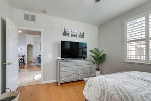 Interior - Extended-stay Ready! Elk Grove Unit w/ Pool Access (Elk Grove)