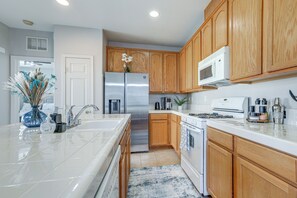 Interior - Extended-stay Ready! Elk Grove Unit w/ Pool Access (Elk Grove)