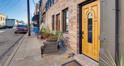 Convenient Couple's Retreat in Dtwn Marshall!