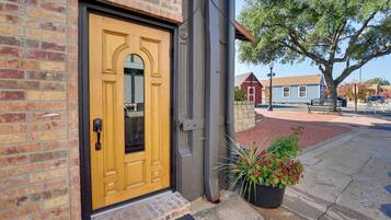 Apartment (0 Bedroom) | Interior