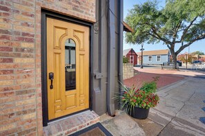 Apartment (0 Bedroom) | Interior - Convenient Couple's Retreat in Dtwn Marshall! (Marshall)