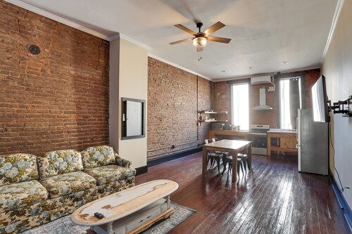 Convenient Couple's Retreat in Dtwn Marshall!