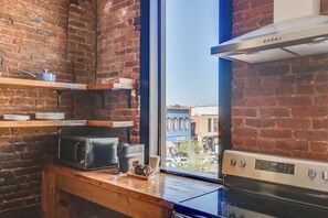 Apartment (0 Bedroom) | Interior - Convenient Couple's Retreat in Dtwn Marshall! (Marshall)