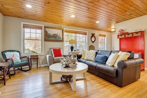 House (2 Bedrooms) | Interior - < 1 Mi to Dtwn Ogunquit! Coastal Family Retreat (Ogunquit)