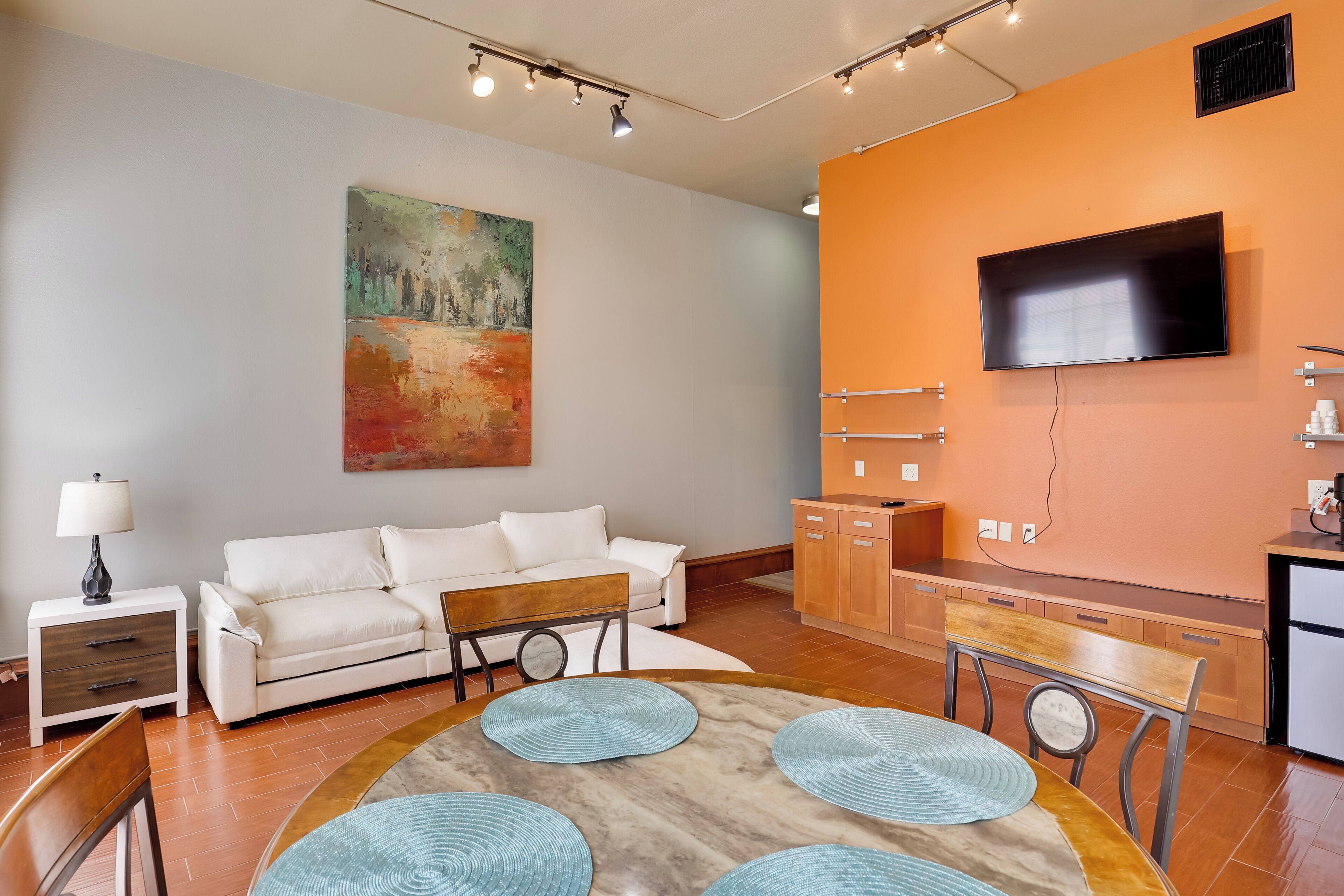 Apartment (2 Bedrooms) | Front of property