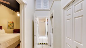 Apartment (1 Bedroom) | Interior - Steps to Restaurants & Shops! Dtwn Marshall Apt (Marshall)