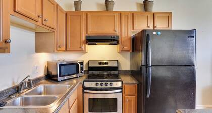 Steps to Restaurants & Shops! Dtwn Marshall Apt