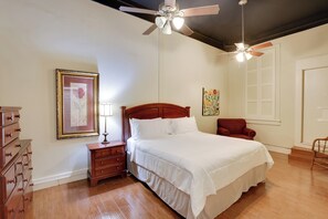 Apartment (1 Bedroom) | Interior - Steps to Restaurants & Shops! Dtwn Marshall Apt (Marshall)