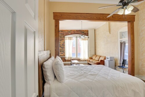 Pet-friendly Studio in Historic Dtwn Marshall!