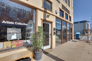 A storefront with a sign reading "Artists Collective" and another sign for "Weight Loss Hormone Optimization". - Shop, Dine & Unwind at Historic Dtwn Marshall Apt (Marshall)