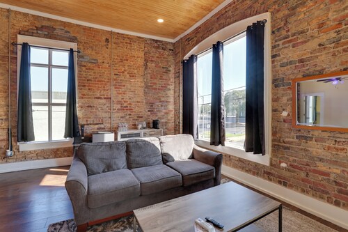 Walk to Courthouse Sq! Loft-style Marshall Studio