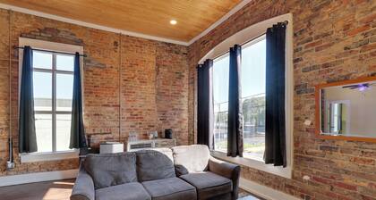 Walk to Courthouse Sq! Loft-style Marshall Studio