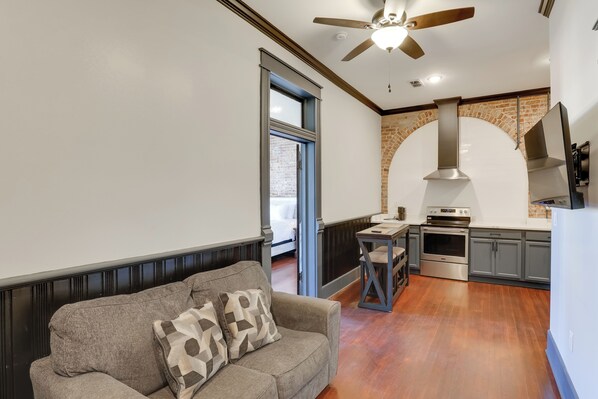 Apartment (2 Bedrooms) | Front of property - Walk to Museums! Historic Downtown Marshall Apt (Marshall)