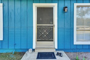 House (2 Bedrooms) | Interior - Kayak, Snorkel & More: Quiet Home in High Springs! (High Springs)