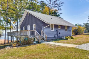 Interior - Dock + Views: Family Retreat on Lake Hartwell! (Townville)
