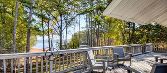 Dock + Views: Family Retreat on Lake Hartwell!