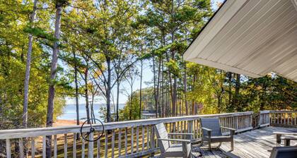 Dock + Views: Family Retreat on Lake Hartwell!