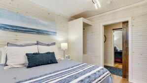 House (2 Bedrooms) | Interior - Walk to Marina & Beach: Charming Home in Hardin (Hardin)