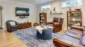 House (2 Bedrooms) | Interior - Walk to Marina & Beach: Charming Home in Hardin (Hardin)