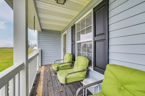 Interior - 6 Mi to Mammoth Cave! Mtn-view Home w/ Fire Pit (Cave City)