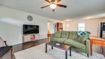 House (2 Bedrooms) | Interior