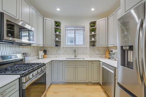 Shop, Dine & Unwind: Oak Park Home w/ Private Yard