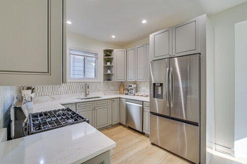 Shop, Dine & Unwind: Oak Park Home w/ Private Yard