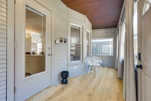 Interior - Shop, Dine & Unwind: Oak Park Home w/ Private Yard (Oak Park)