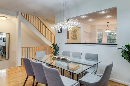 1 Mi to Dtwn Cincinnati: Spacious Townhome w/ Deck