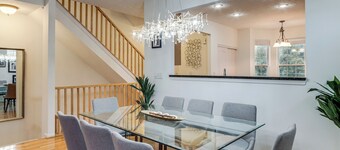 1 Mi to Dtwn Cincinnati: Spacious Townhome w/ Deck